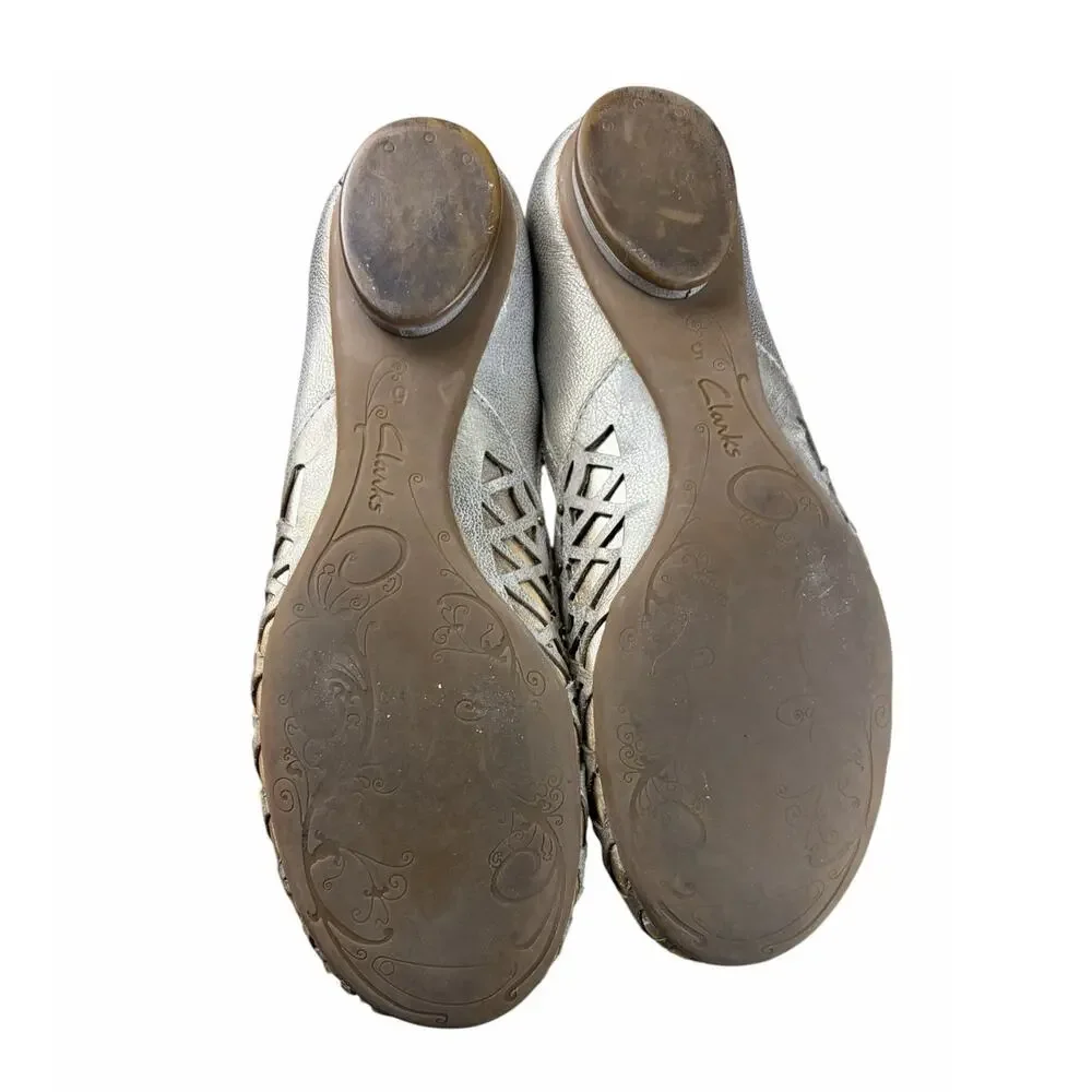 Clarks Metallic Silver Gold Laser Cut Ballet Flats Womens Size 7 Comfort